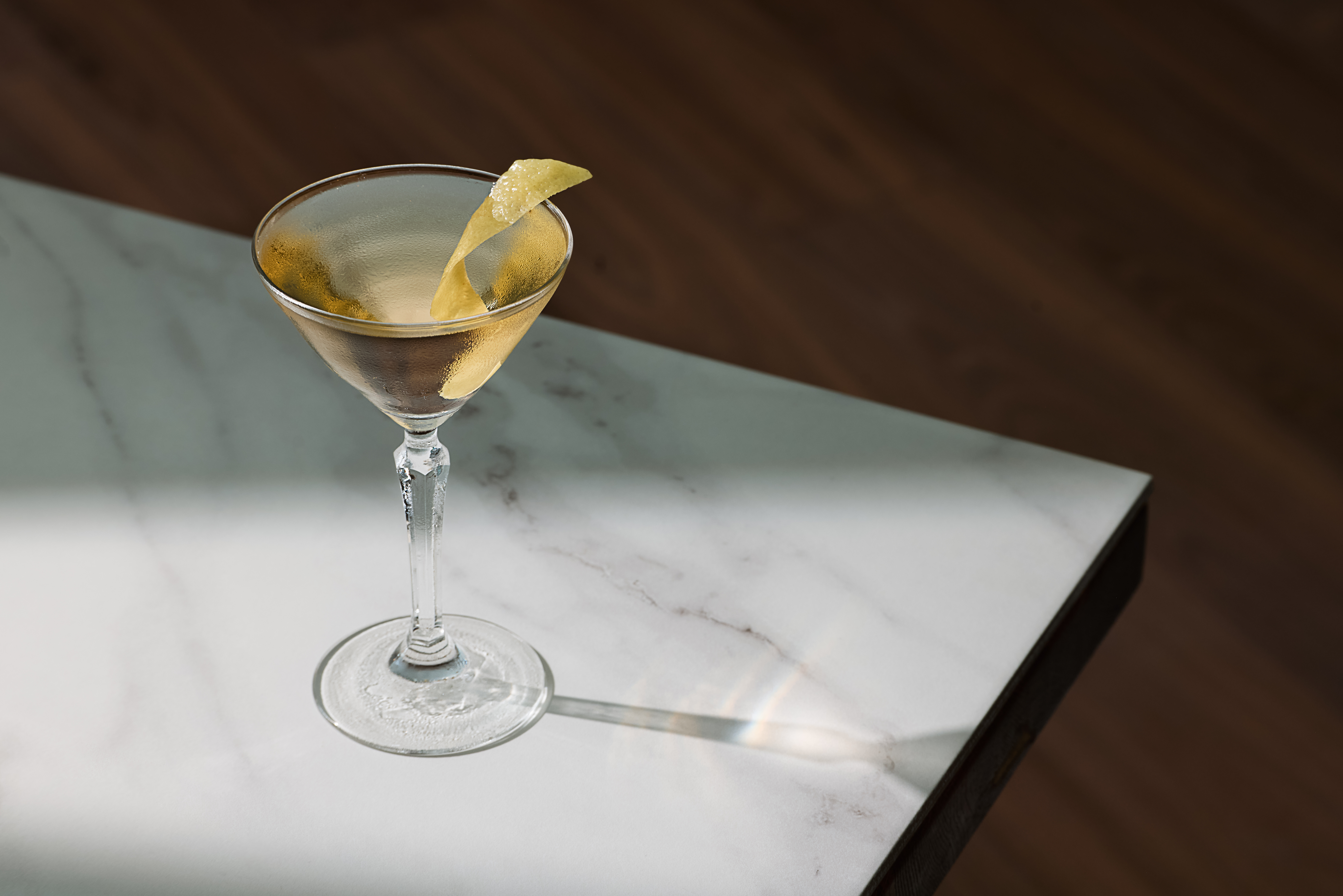 Bar Esper a glass with a drink on a table