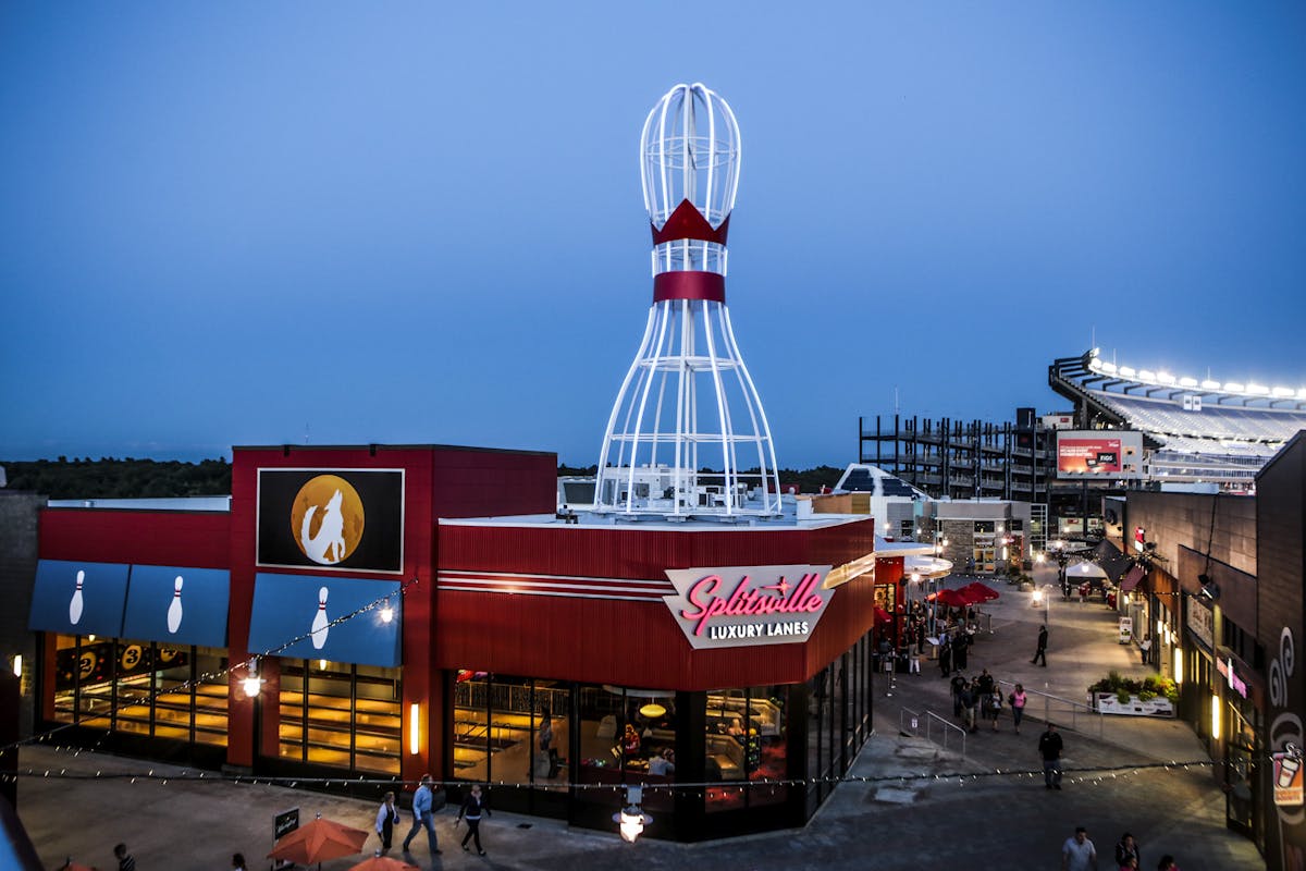 Howl Splitsville Golf Suites