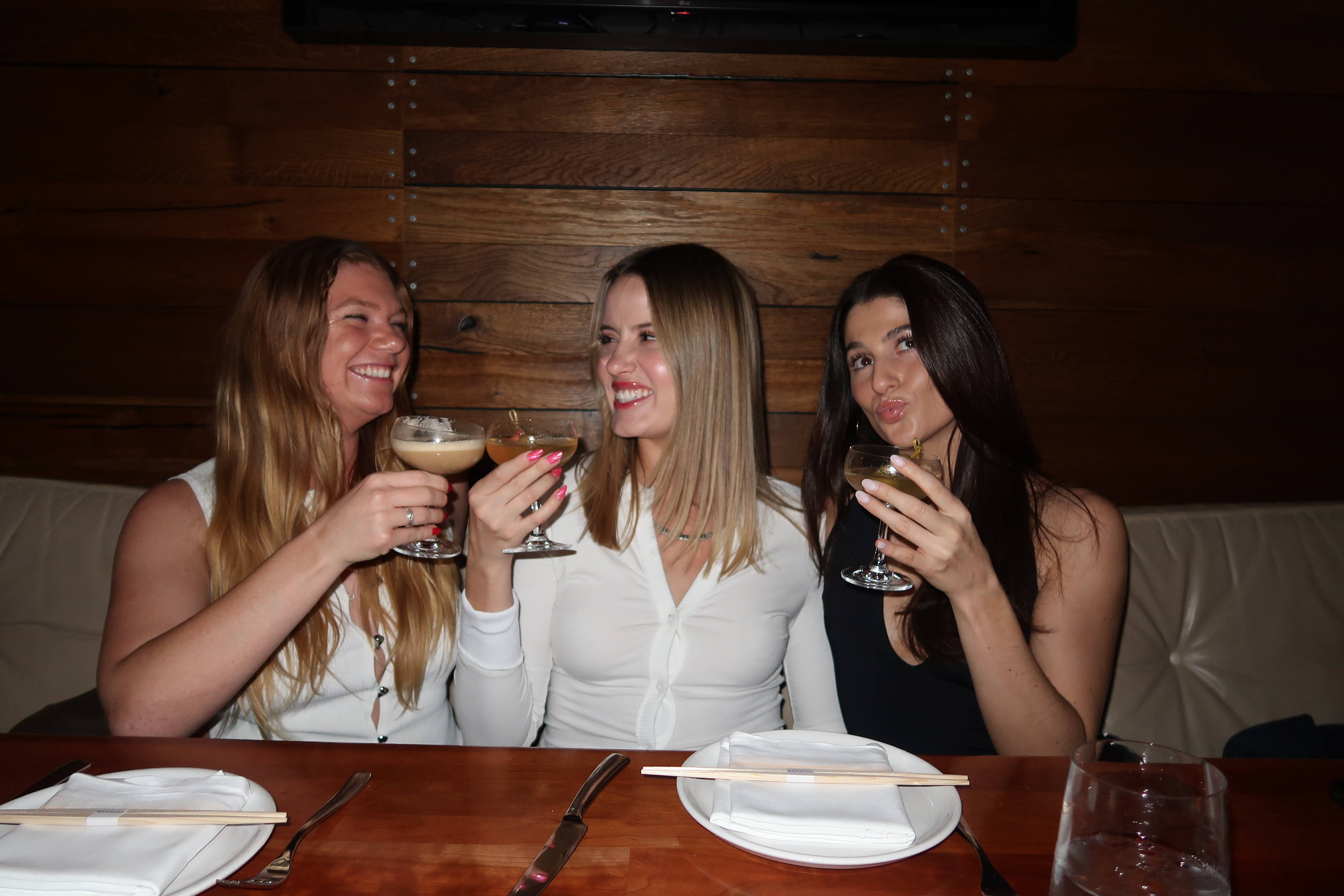 Upscale lively dinner at Lionfish in Downtown San Diego featuring fresh seafood, sushi, cocktails, and a vibrant Gaslamp atmosphere