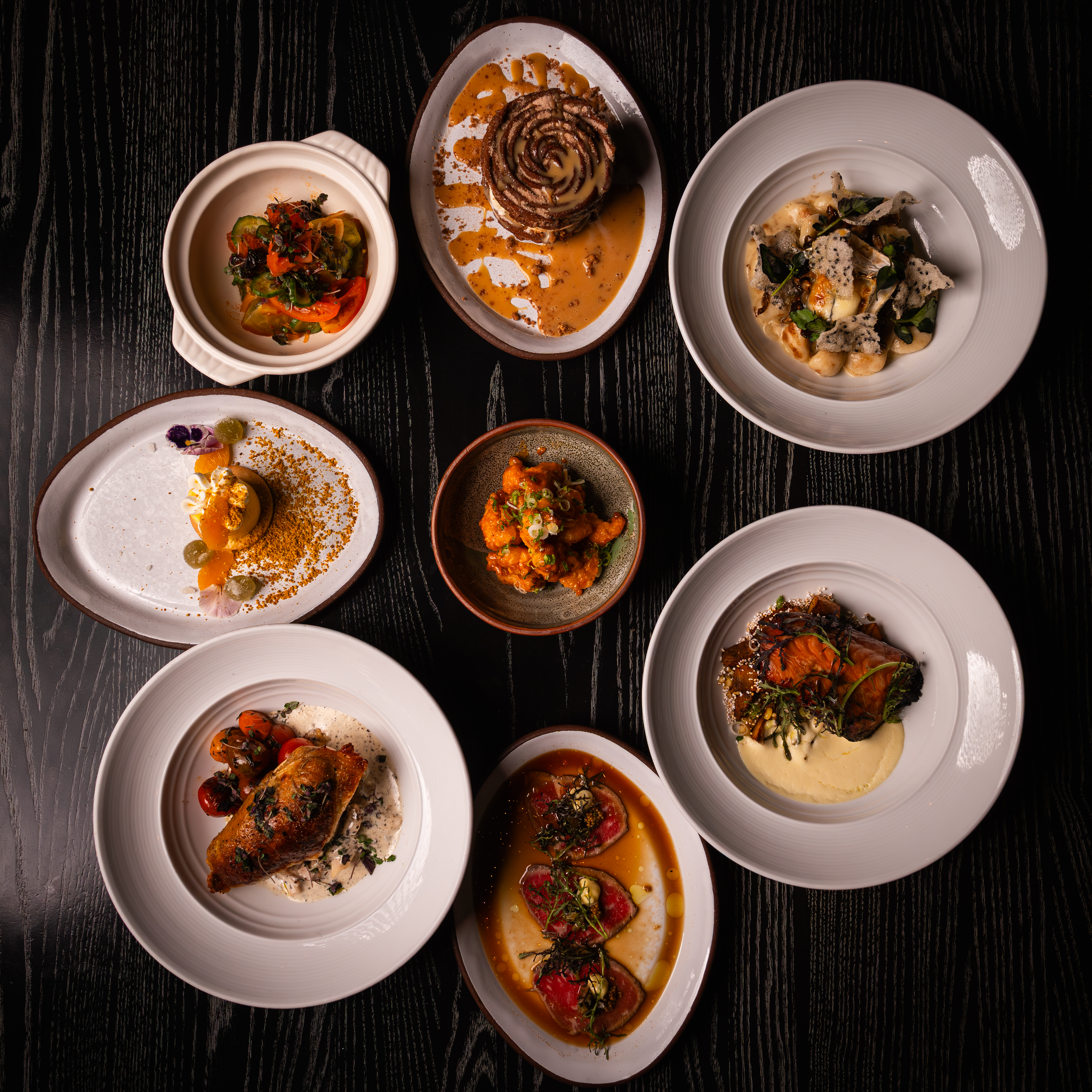 Guests enjoying seafood dishes and martinis at Lionfish, a Downtown San Diego seafood restaurant in the Gaslamp Quarter