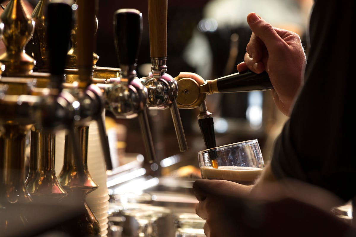 drinks to order at an irish pub