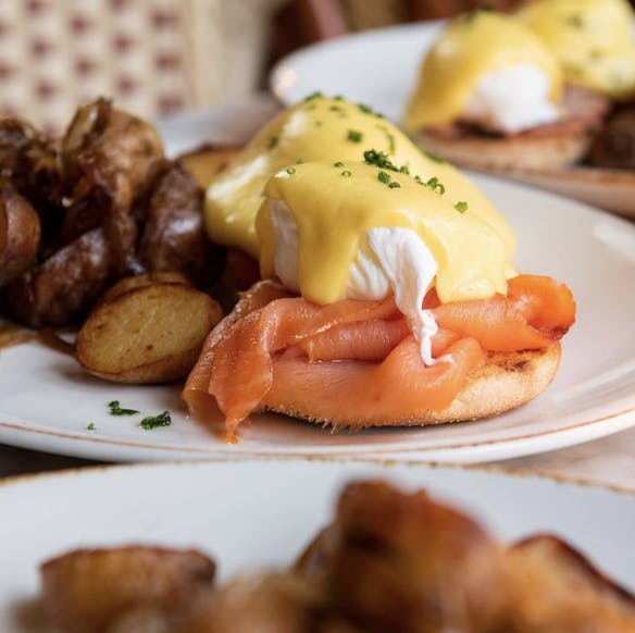 Smoked salmon Benedict