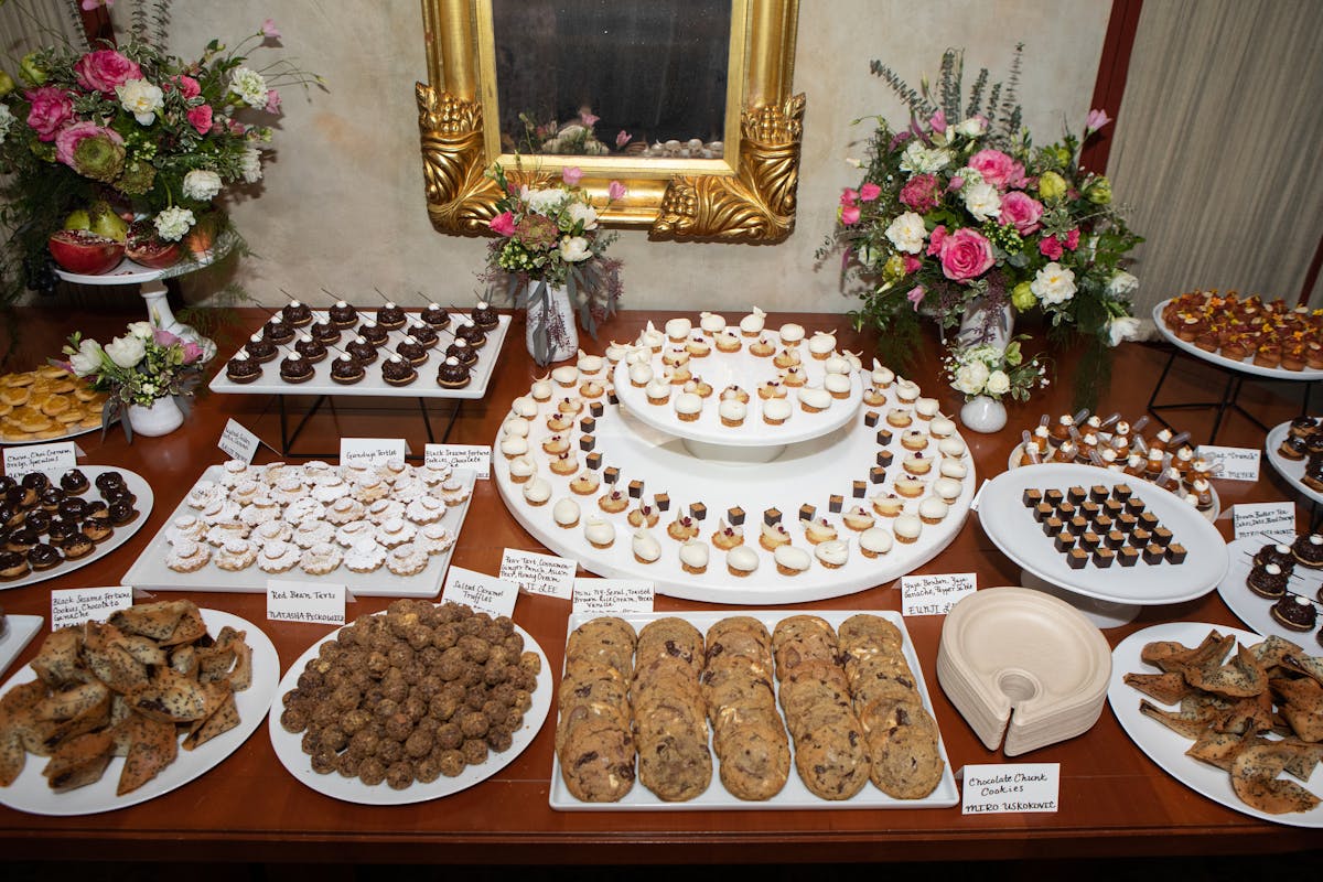 A tablescape of desserts