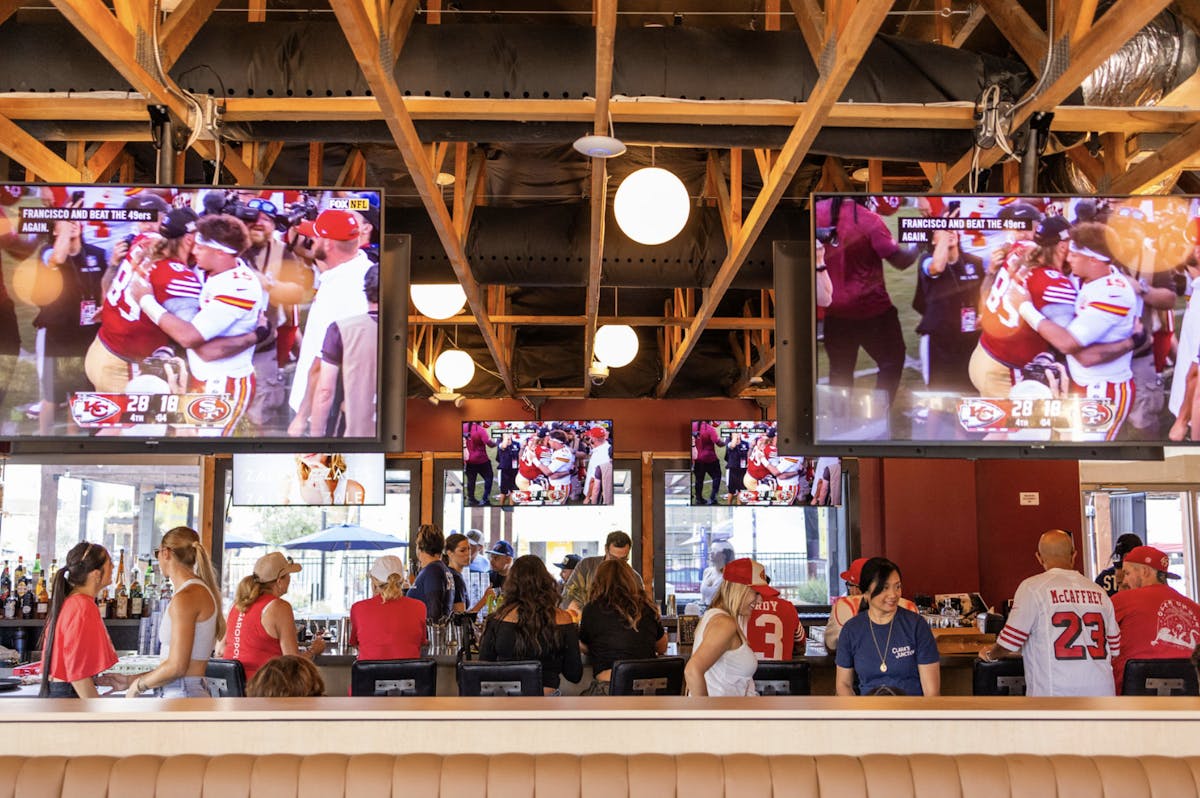 dining room with tvs and people