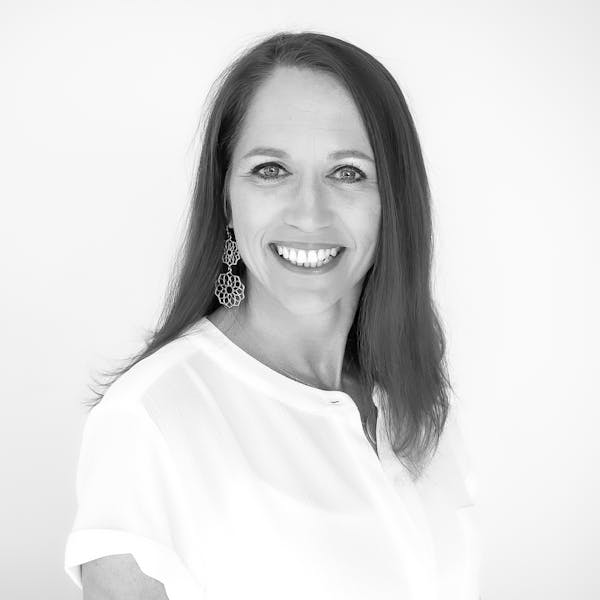 a person wearing a white shirt