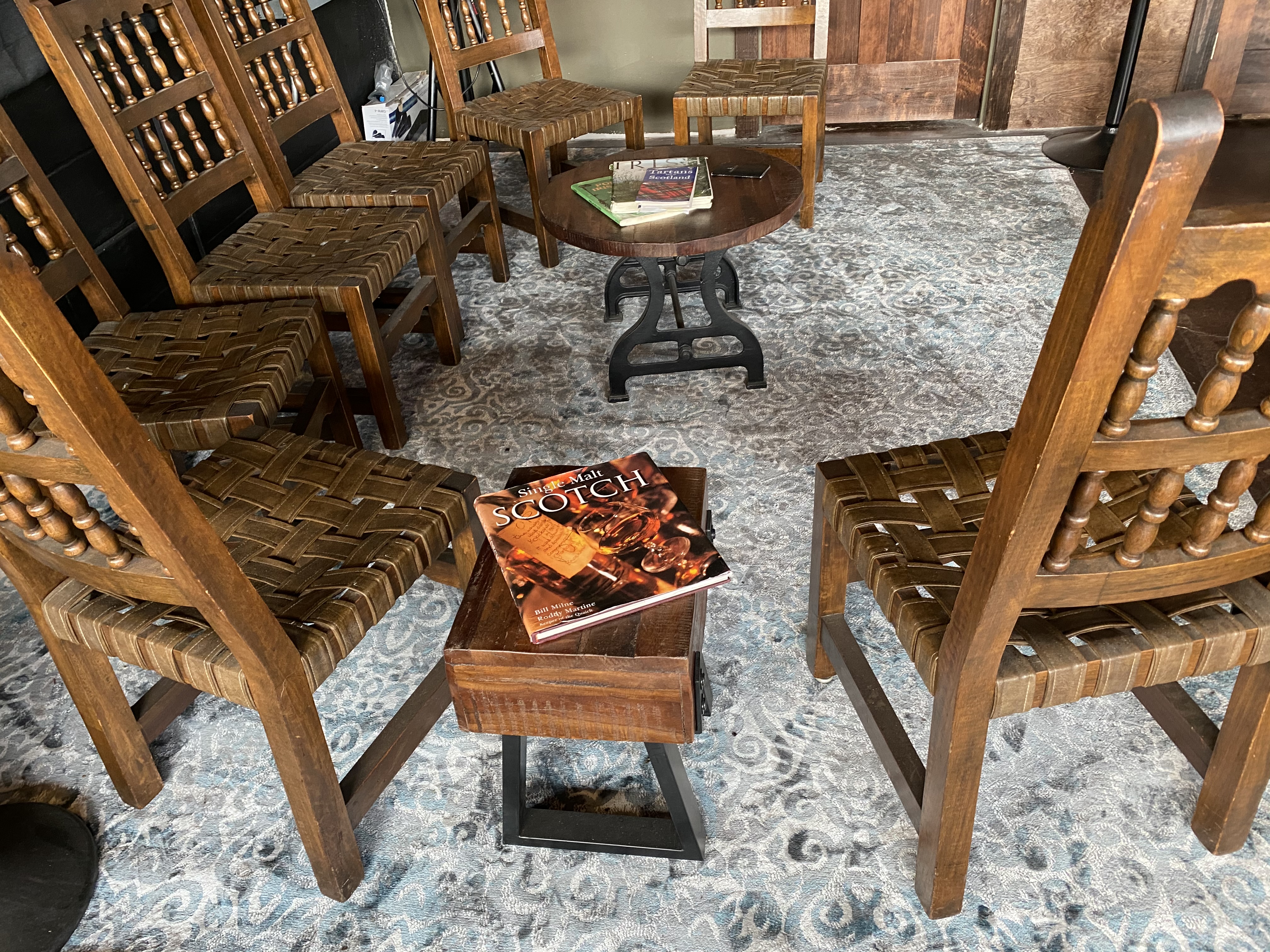 a wooden bench sitting in a chair