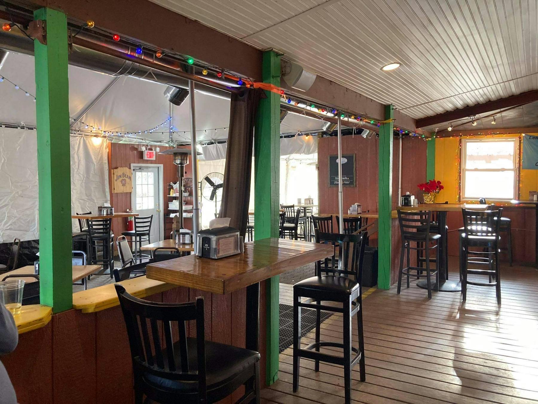 Levaris Bar and Grill Bar & Grill in Tuckahoe, NJ