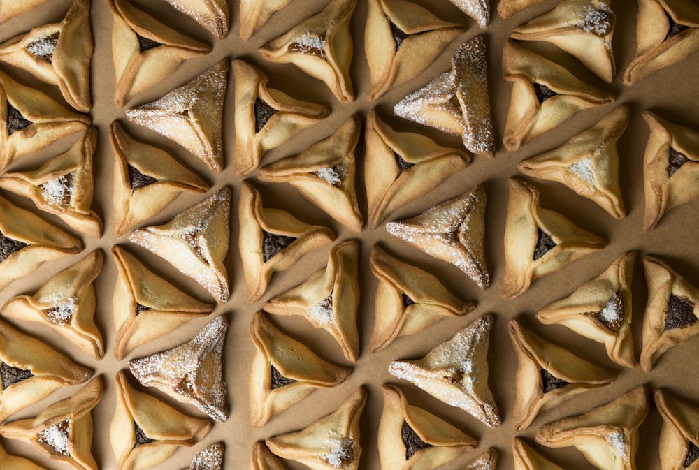 a bunch of different toppings