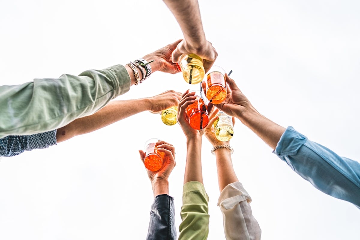 friends drinking cocktails