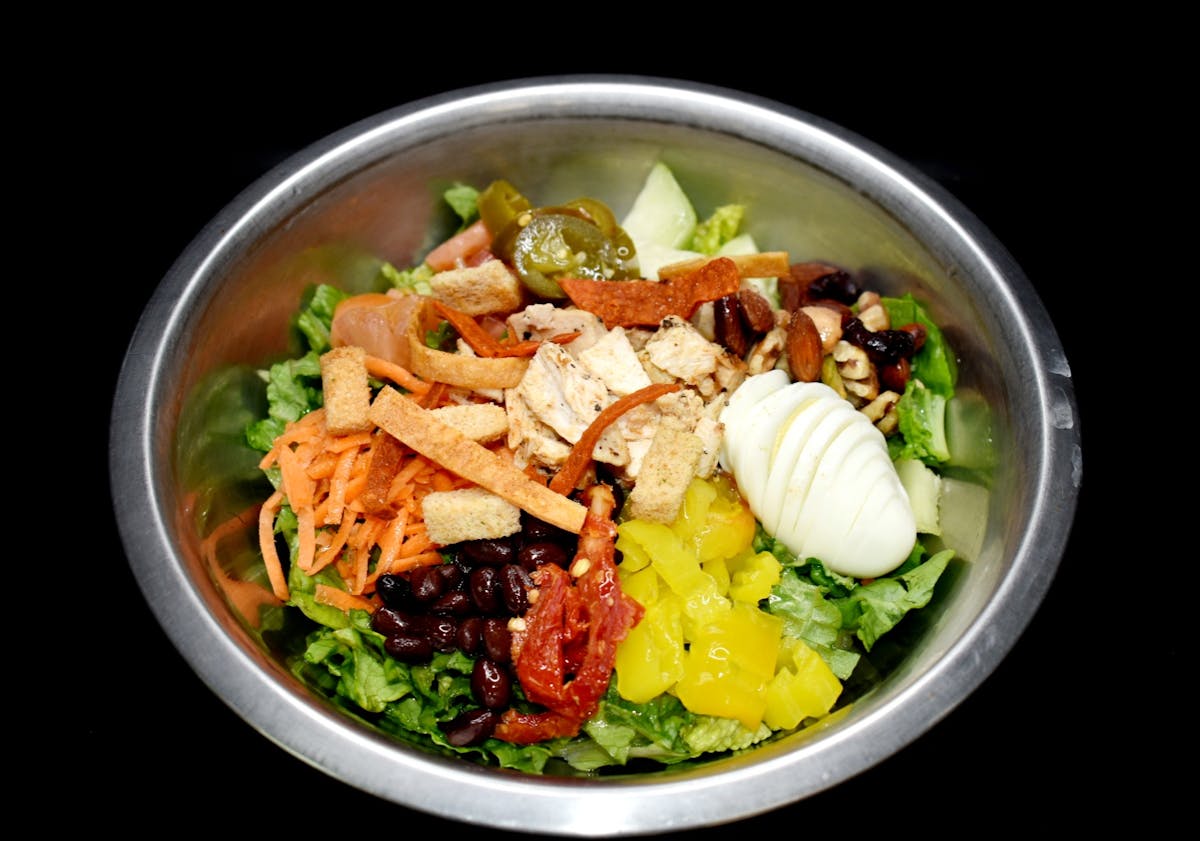 Everybody needs a S'well Salad Bowl in their lives. #swellsaladbowl #l