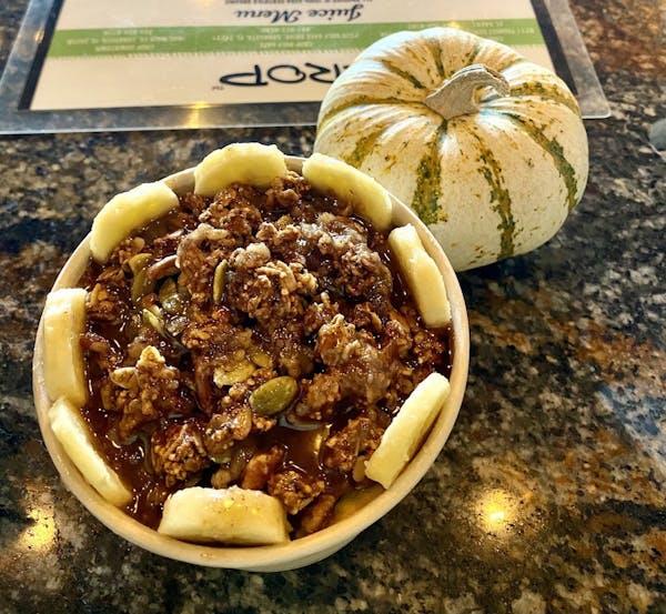 pumpkin-pie-smoothie-bowl-crop