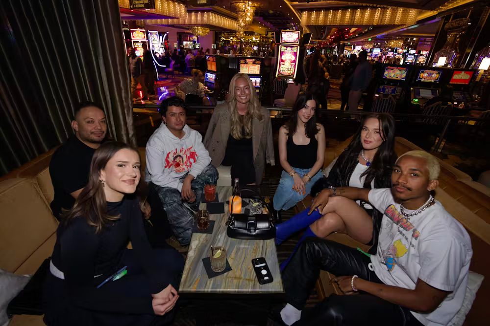 Clique Bar & Lounge, in partnership with Fever Tree, is thrilled to announce the return of the Masters of Mixology: Mix with the Best competition on Wednesday, November 13th. This exhilarating event will showcase the top bartenders in Las Vegas as they compete for the title and a cash prize of $5,000.