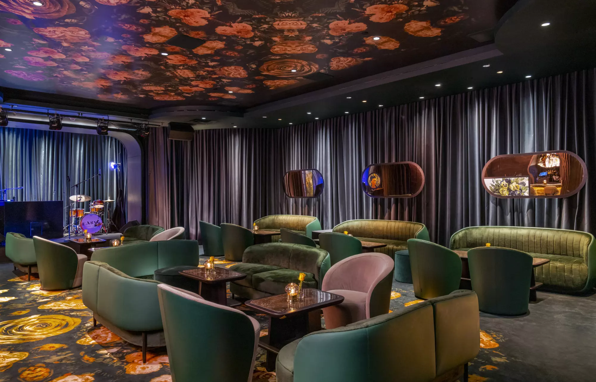Easy's Cocktail Lounge in Aria Las Vegas