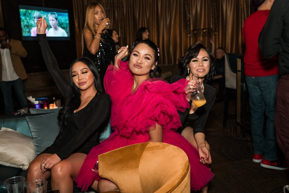 Girls dancing at Clique Bar and Lounge in Las Vegas 