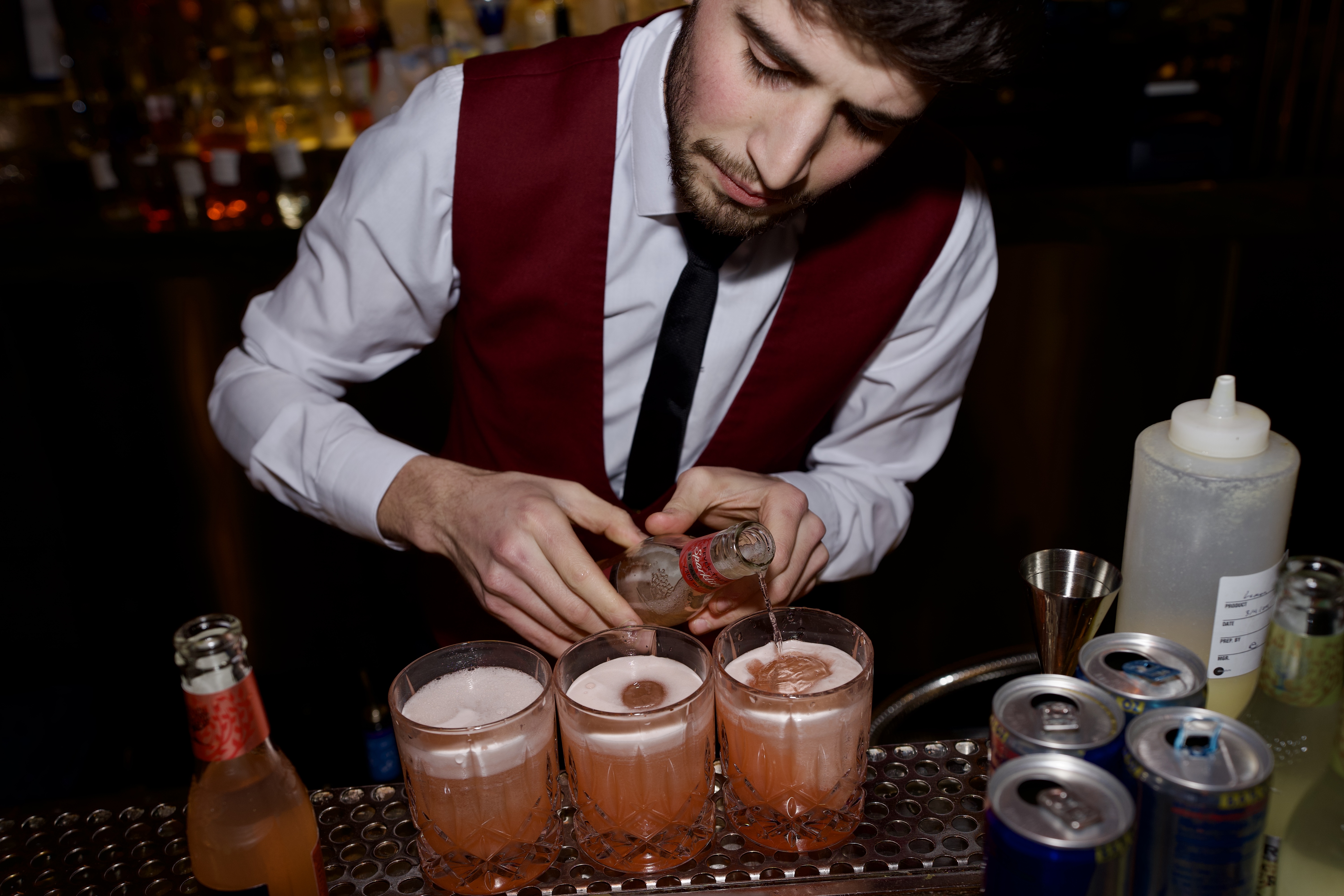 Clique Bar & Lounge, in partnership with Fever Tree, is thrilled to announce the return of the Masters of Mixology: Mix with the Best competition on Wednesday, November 13th. This exhilarating event will showcase the top bartenders in Las Vegas as they compete for the title and a cash prize of $5,000.