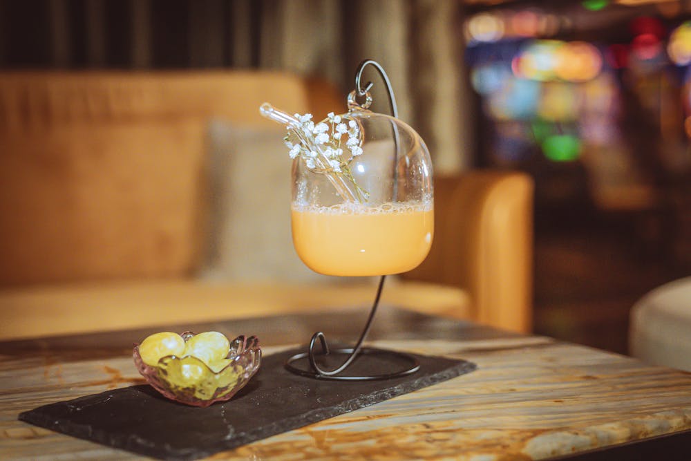 Take your Clique experience to the next level with tableside mixology. Watch as our mixologists craft personalized cocktails right at your table, making the night as memorable as the game itself.