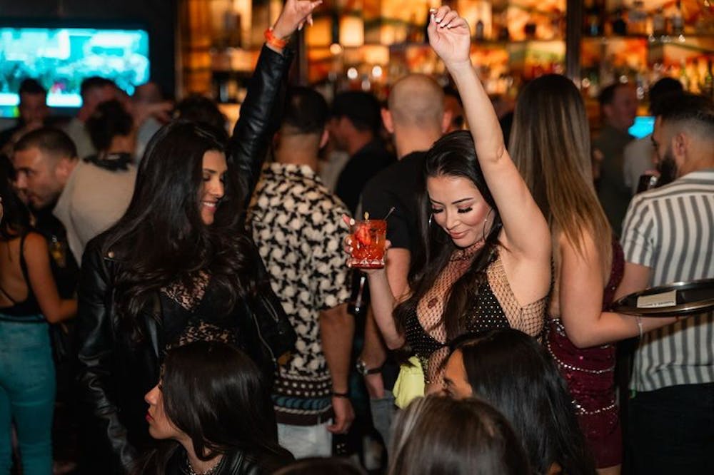 girls dancing at clique Las Vegas Lounge