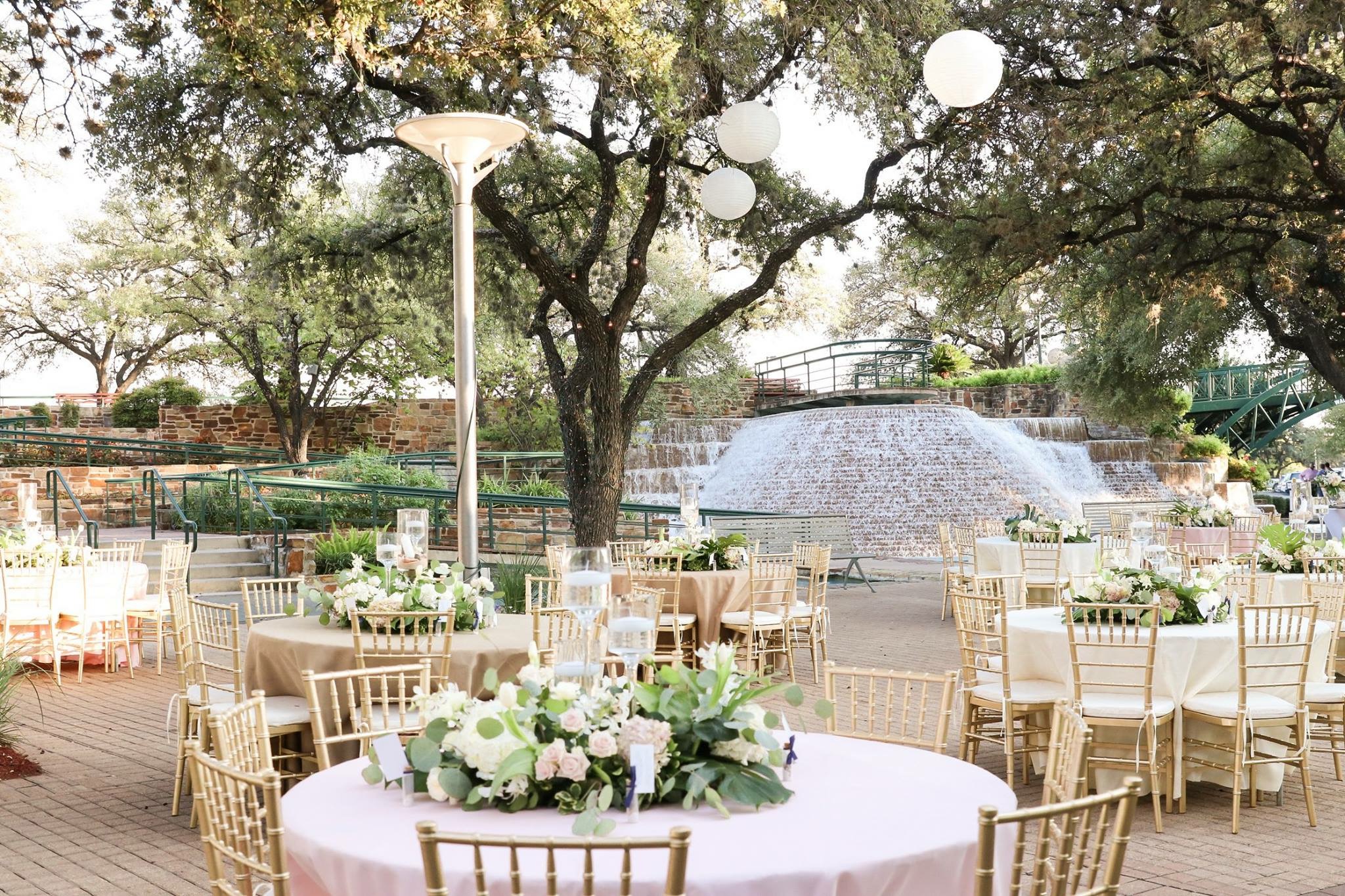 a group of lawn chairs sitting on top of a table