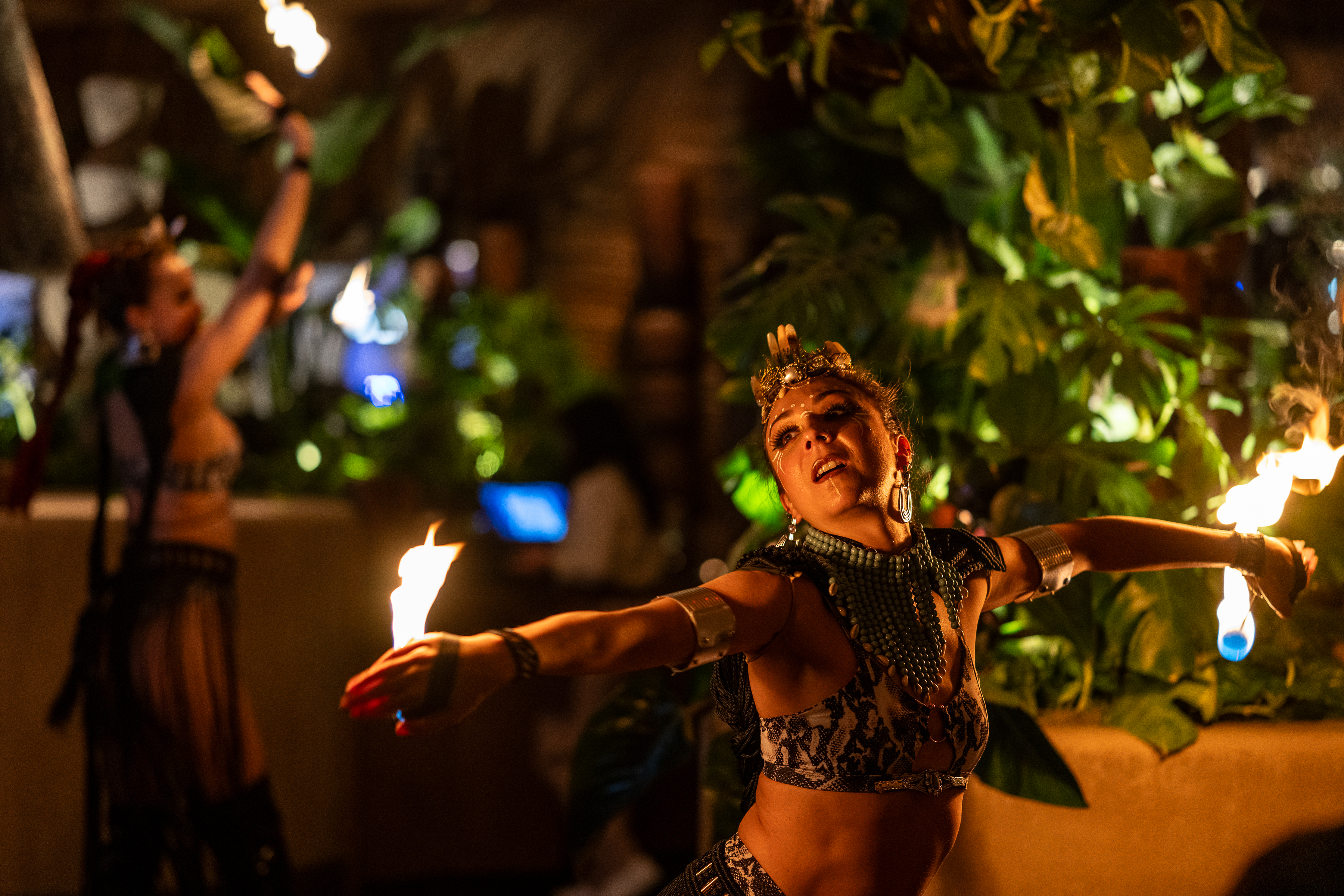 performers on a thursday night, elevating the evening