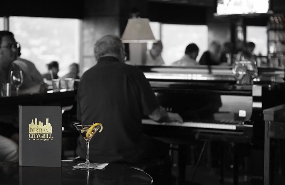 Live Music Portland City Grill in Portland , OR