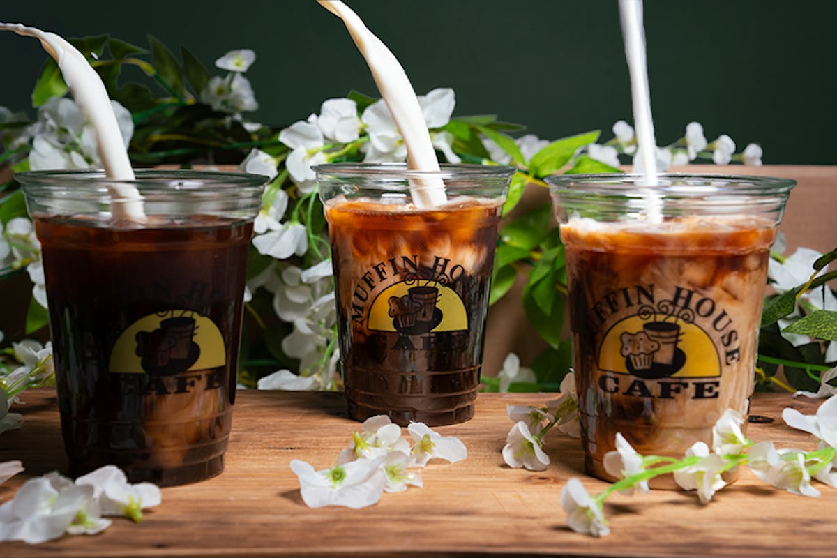 iced coffee milk pour