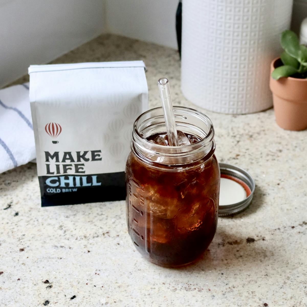 How To Make Cold Brew Coffee In A Mason Jar - Tastes Lovely