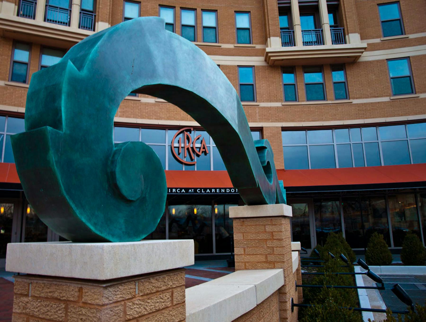 Clarendon Hours + Location Circa Bistros