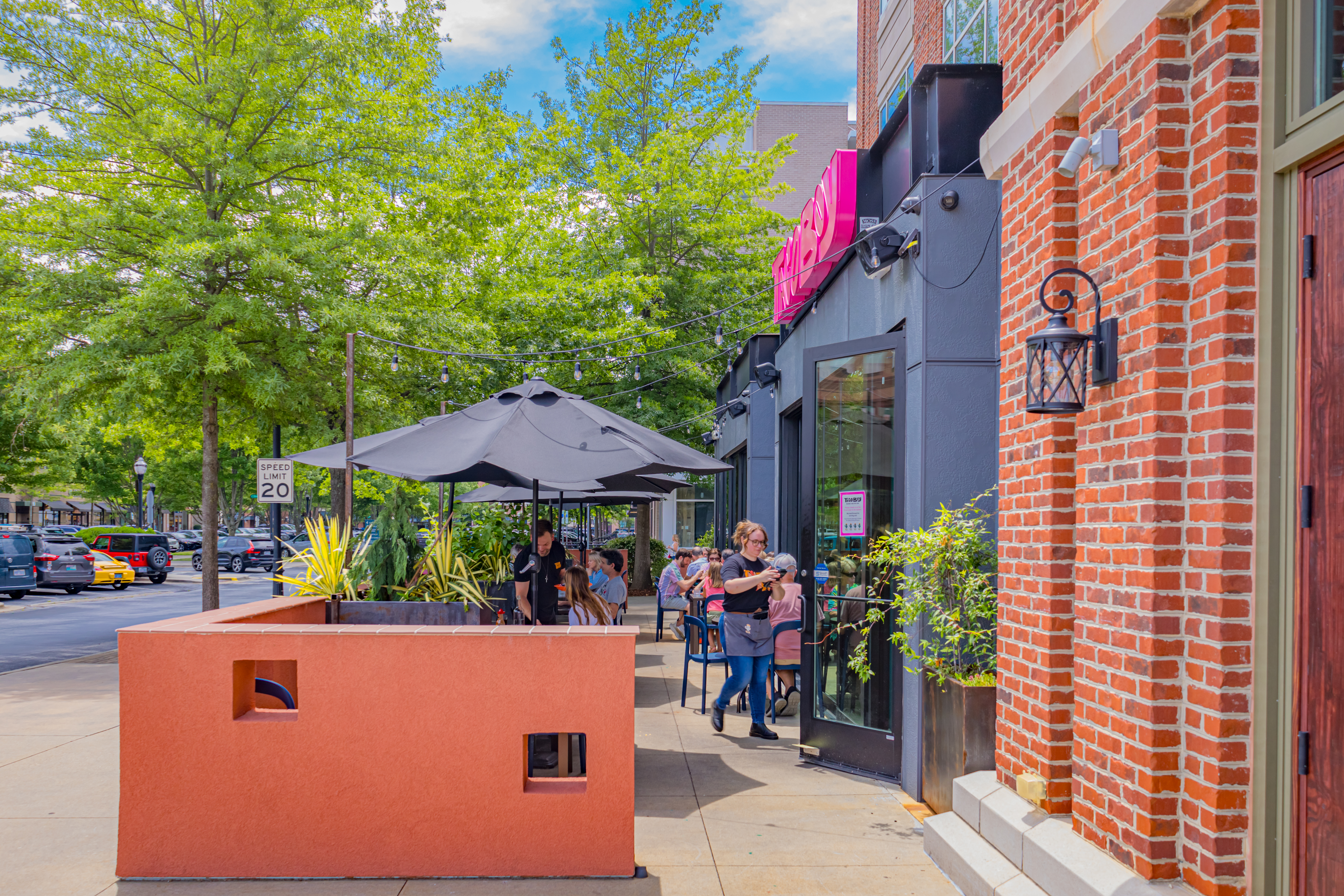 an outdoor eating area