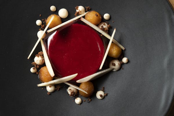 flan with canola and Jamaica flower with apples