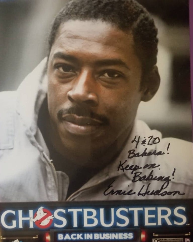 Ernie Hudson holding a sign