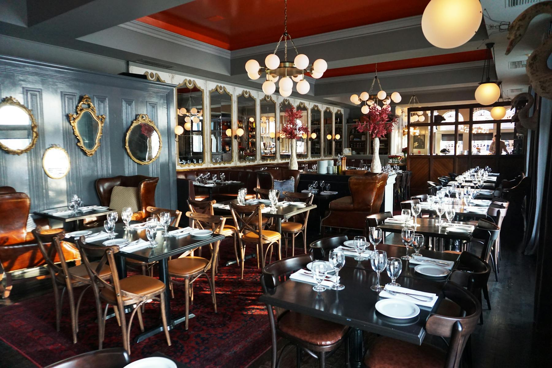 Taverna dining room