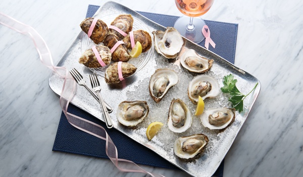 Oysters over ice with lemons