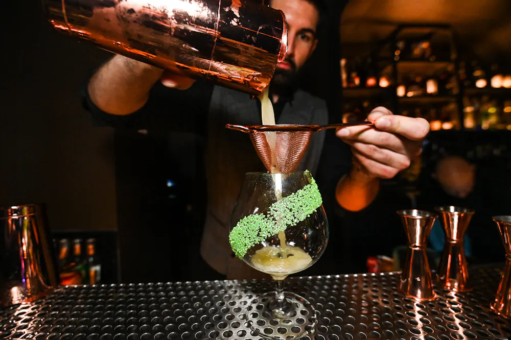 bartender making cocktail at Las Vegas cocktail Lounge Easys