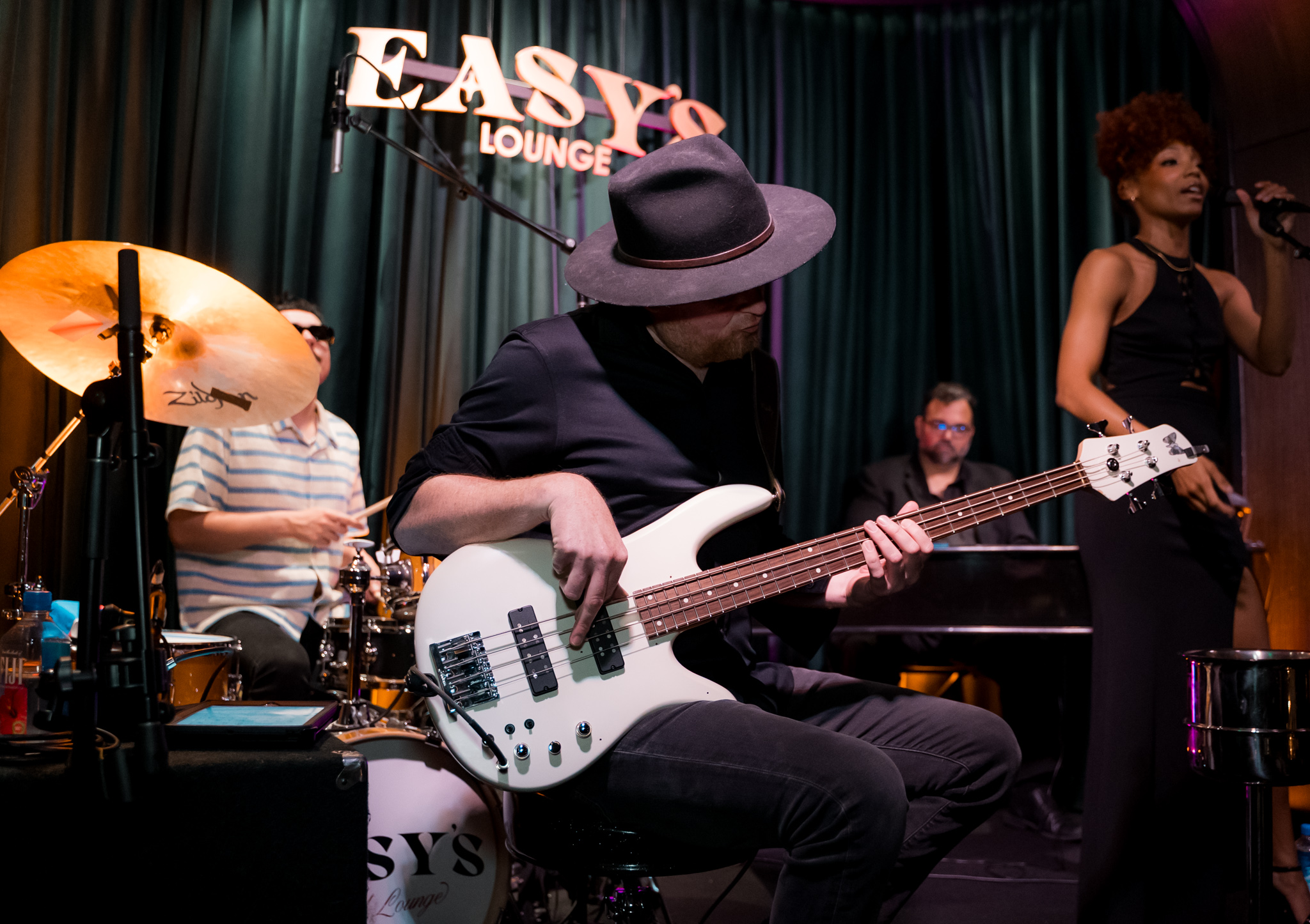 Las Vegas live music venue Easys having a band on stage preforming 