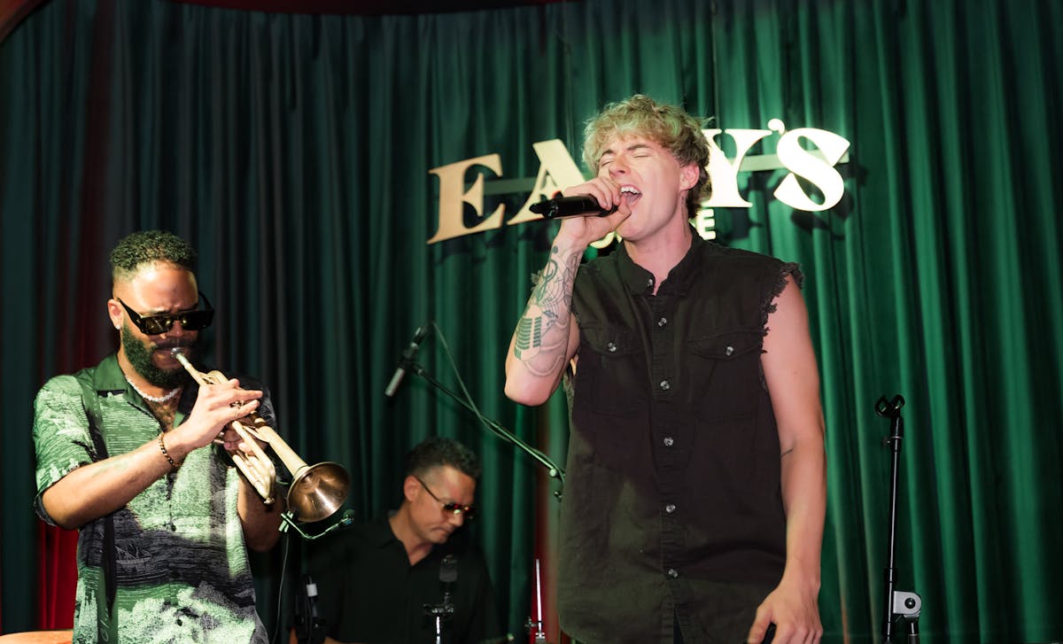 Mackenzie Sol performing in Las Vegas Live Music Venue Easys Cocktail Lounge