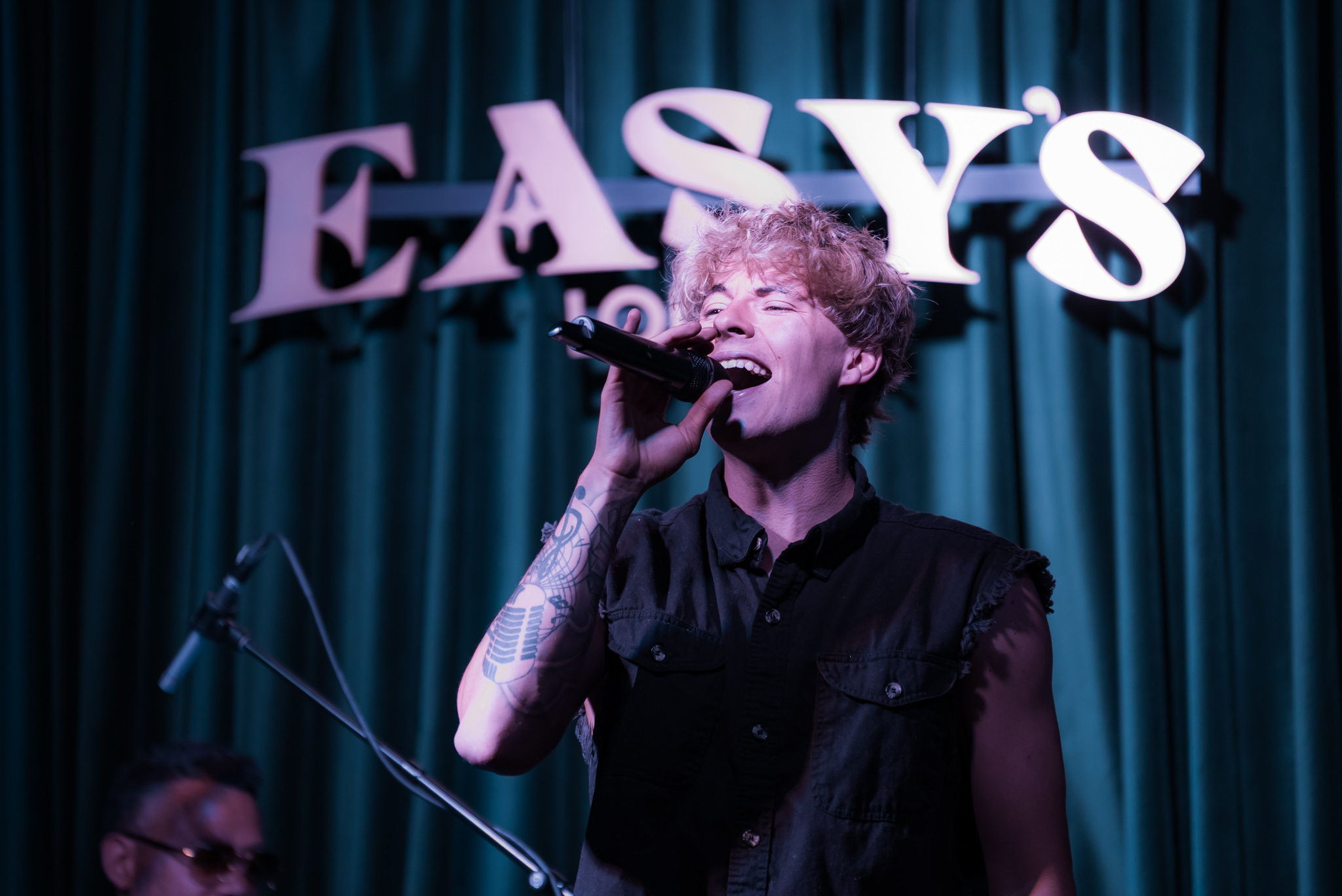 Mackenzie Sol performing at Las Vegas Speakeasy  Easys Cocktail Lounge