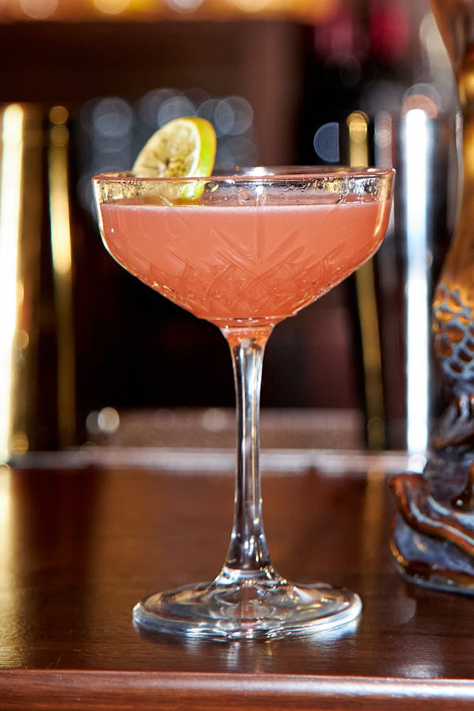 Taylor Swifts Cocktail Order at Las Vegas Easys Cocktail Lounge