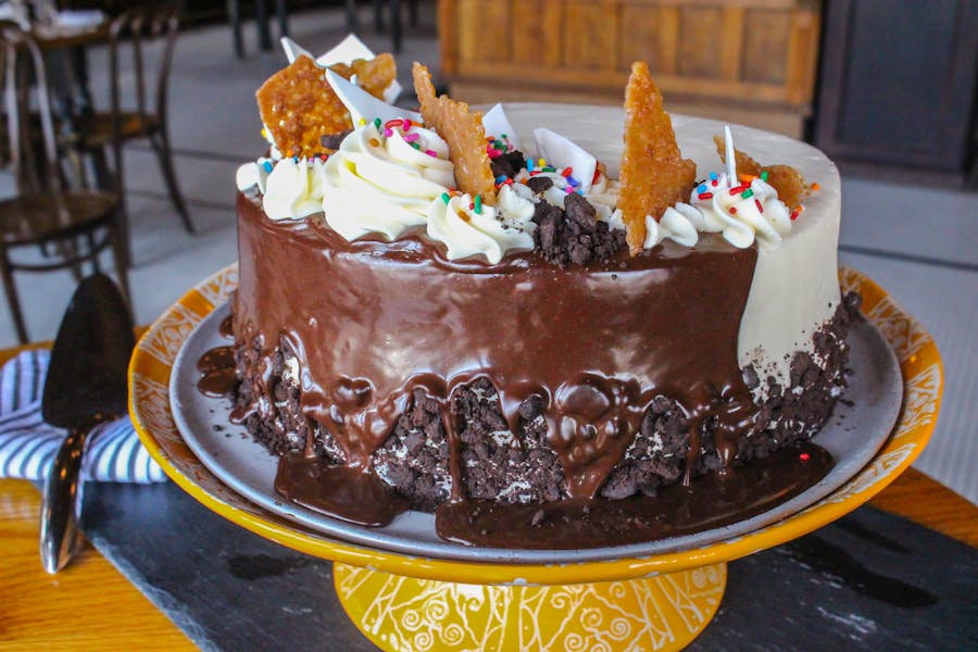 Custom Cakes Lincoln Tavern and Restaurant American Restaurant in