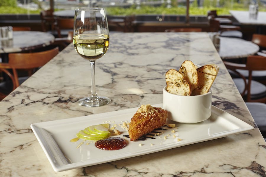 LSC Member Exclusive Free Appetizer Cutters Crabhouse Seafood Restaurant in Seattle, WA