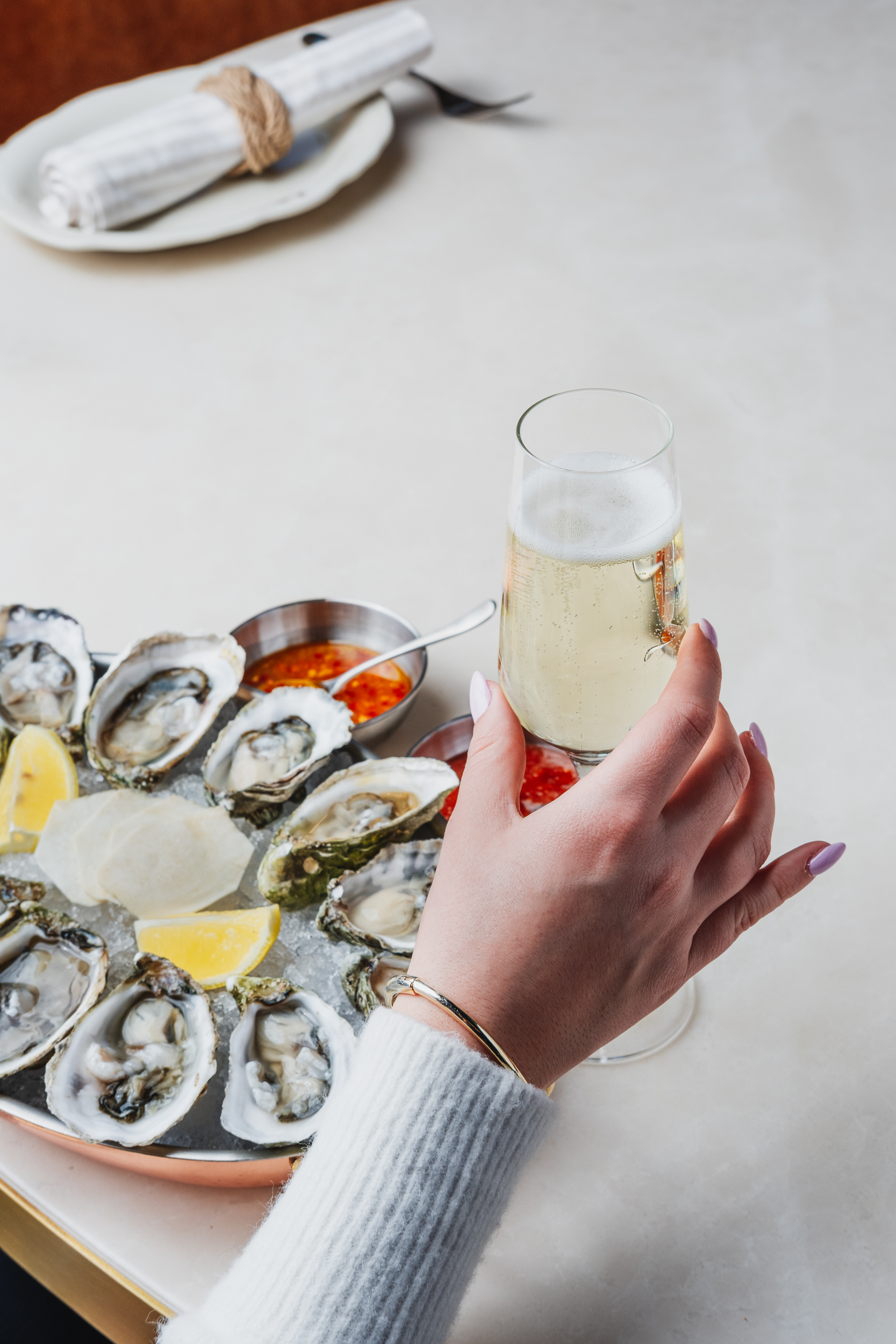 Happy hour in Summerlin | $1 Oysters at Hearthstone