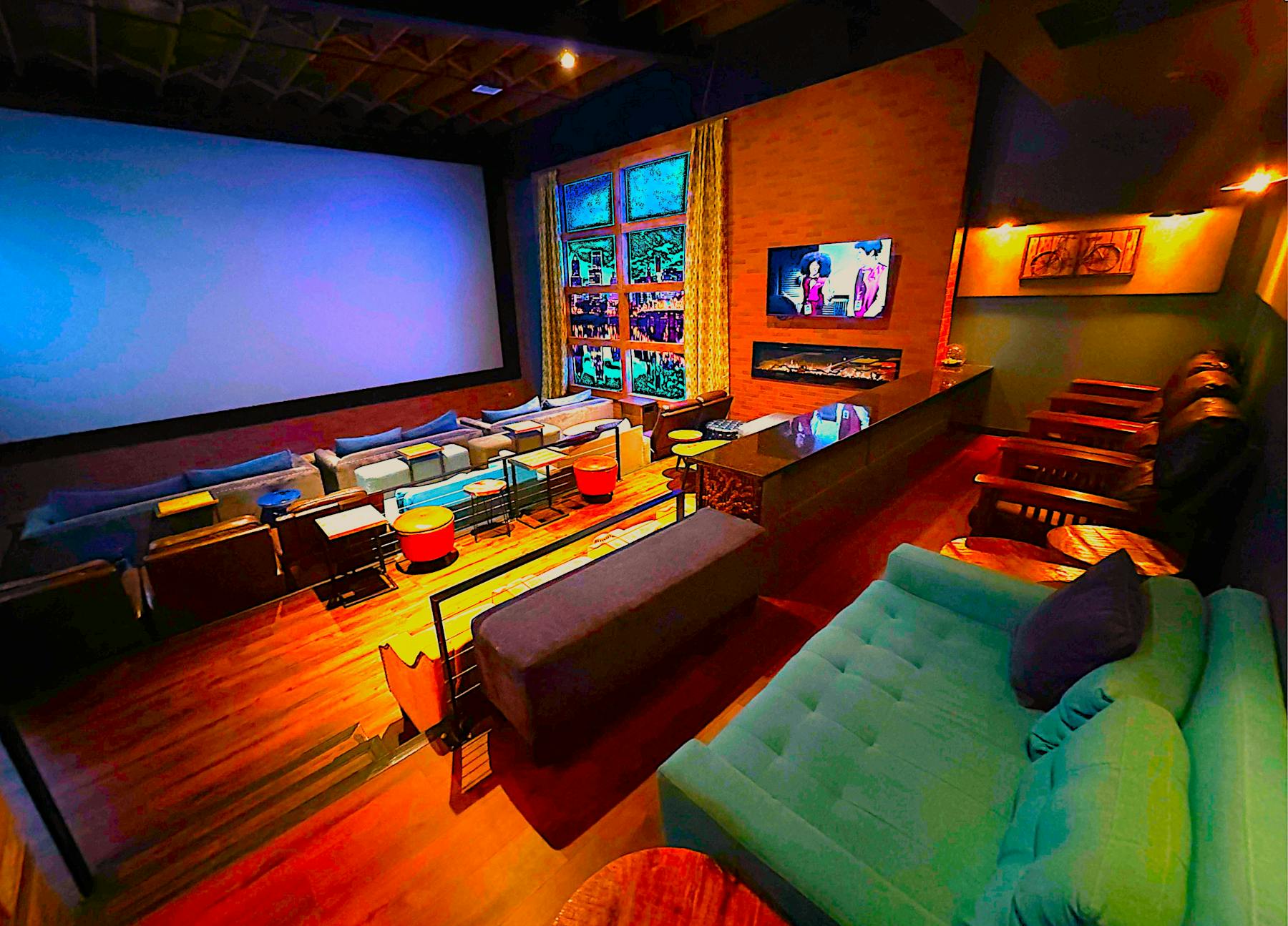 Portland Penthouse Capacity 34 Guests Studio One Theaters Movie portland-penthouse-capacity-34-guests-studio-one-theaters-movie