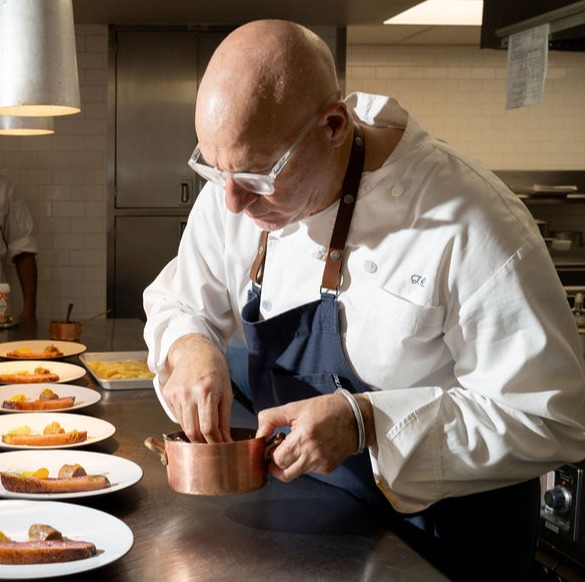 tom colicchio cooking at his best restaurant on long island