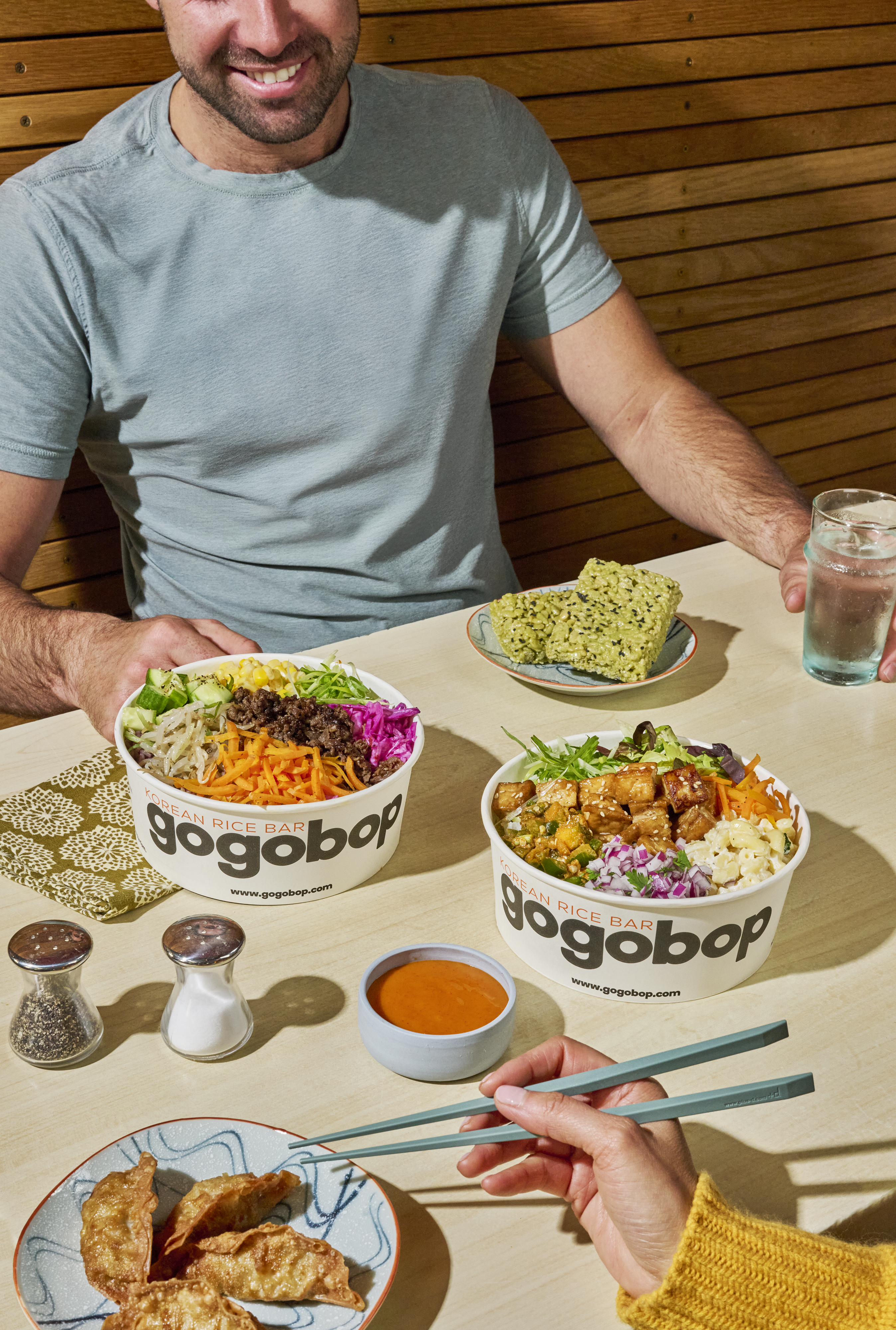 Gogobop two bowls with mixed meats and vegetables 
