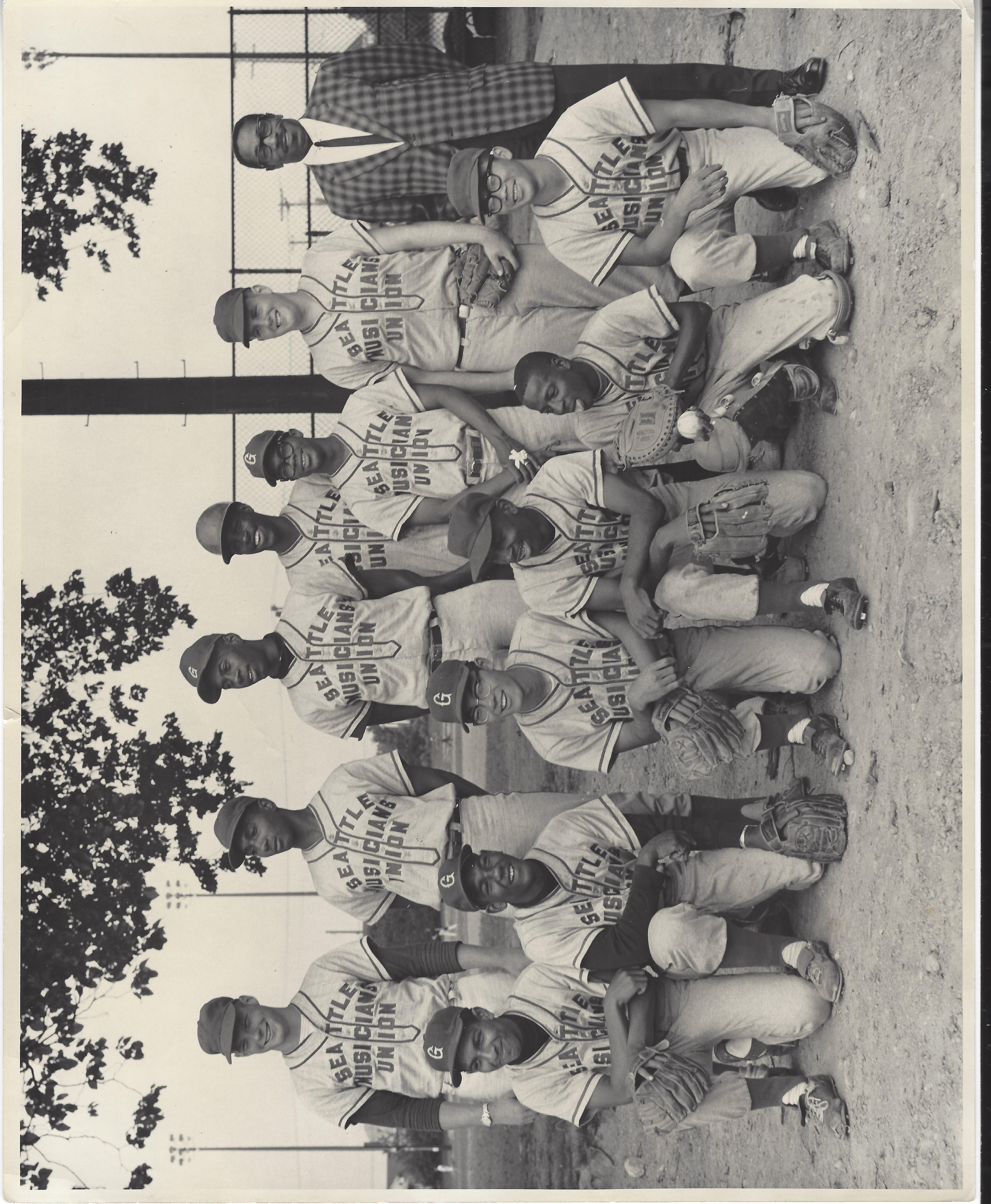 a group of baseball players posing for a photo