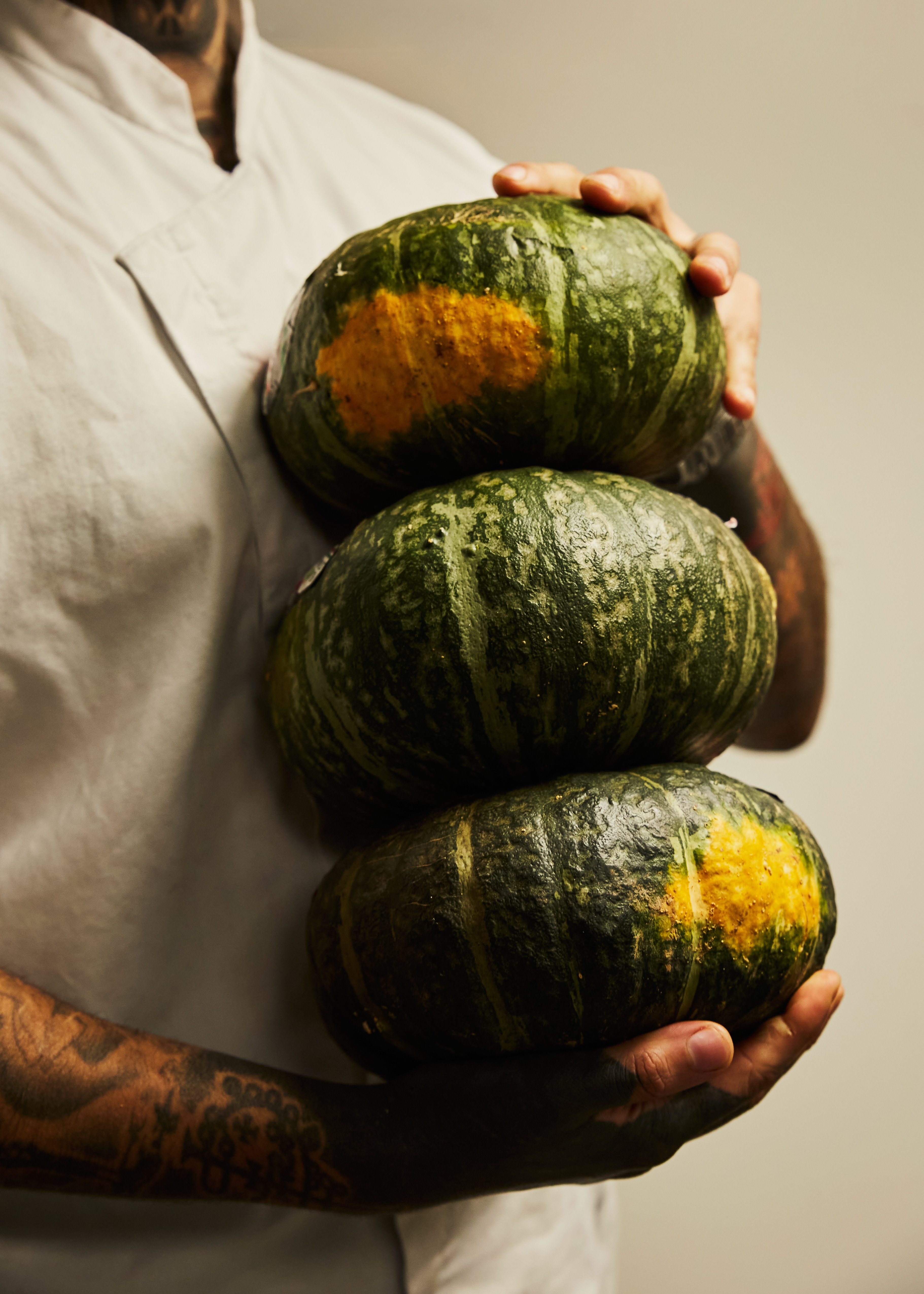 a hand holding a fruit