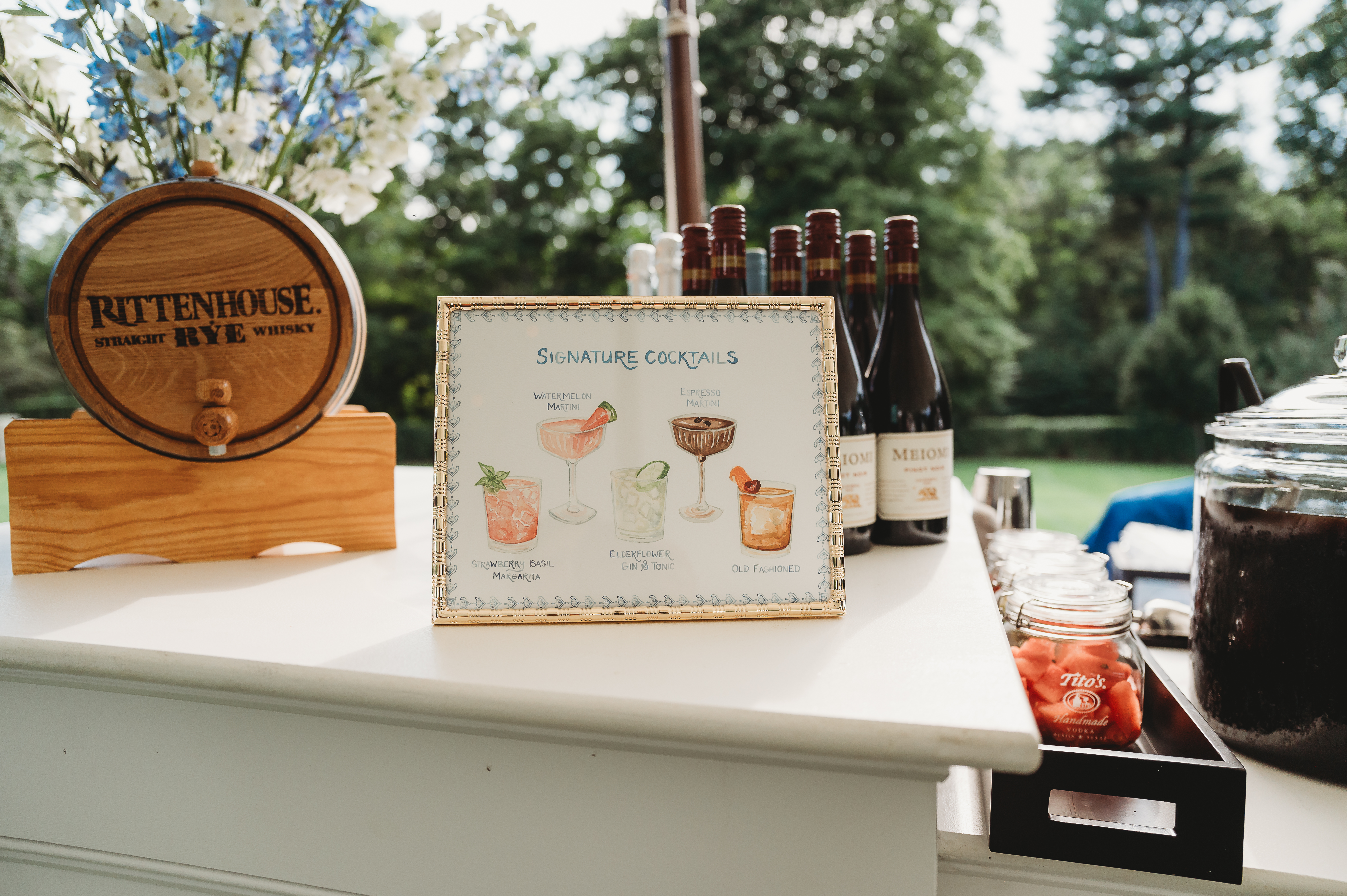 cocktail sign at the bar