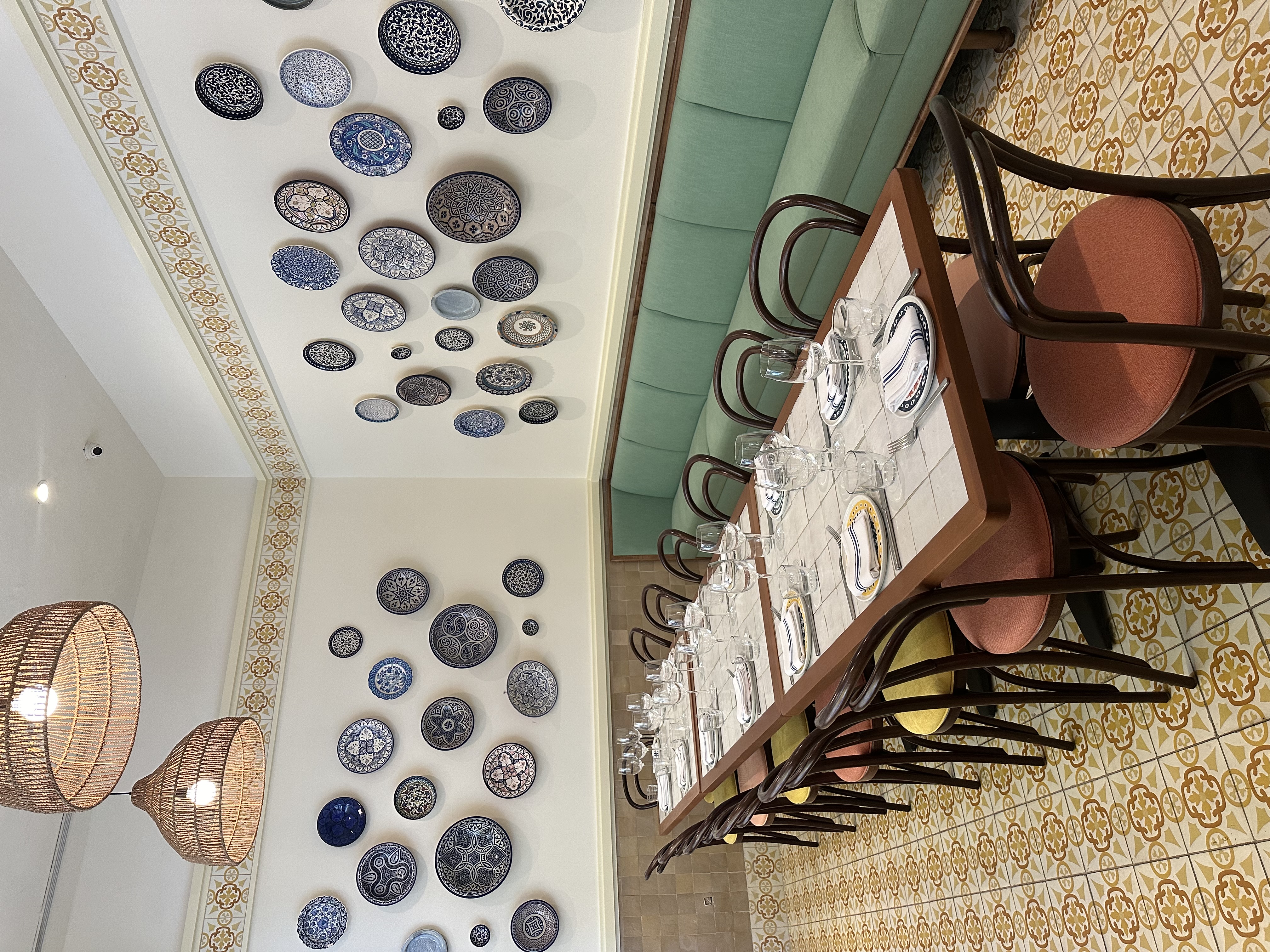 a chair sitting in front of a mirror