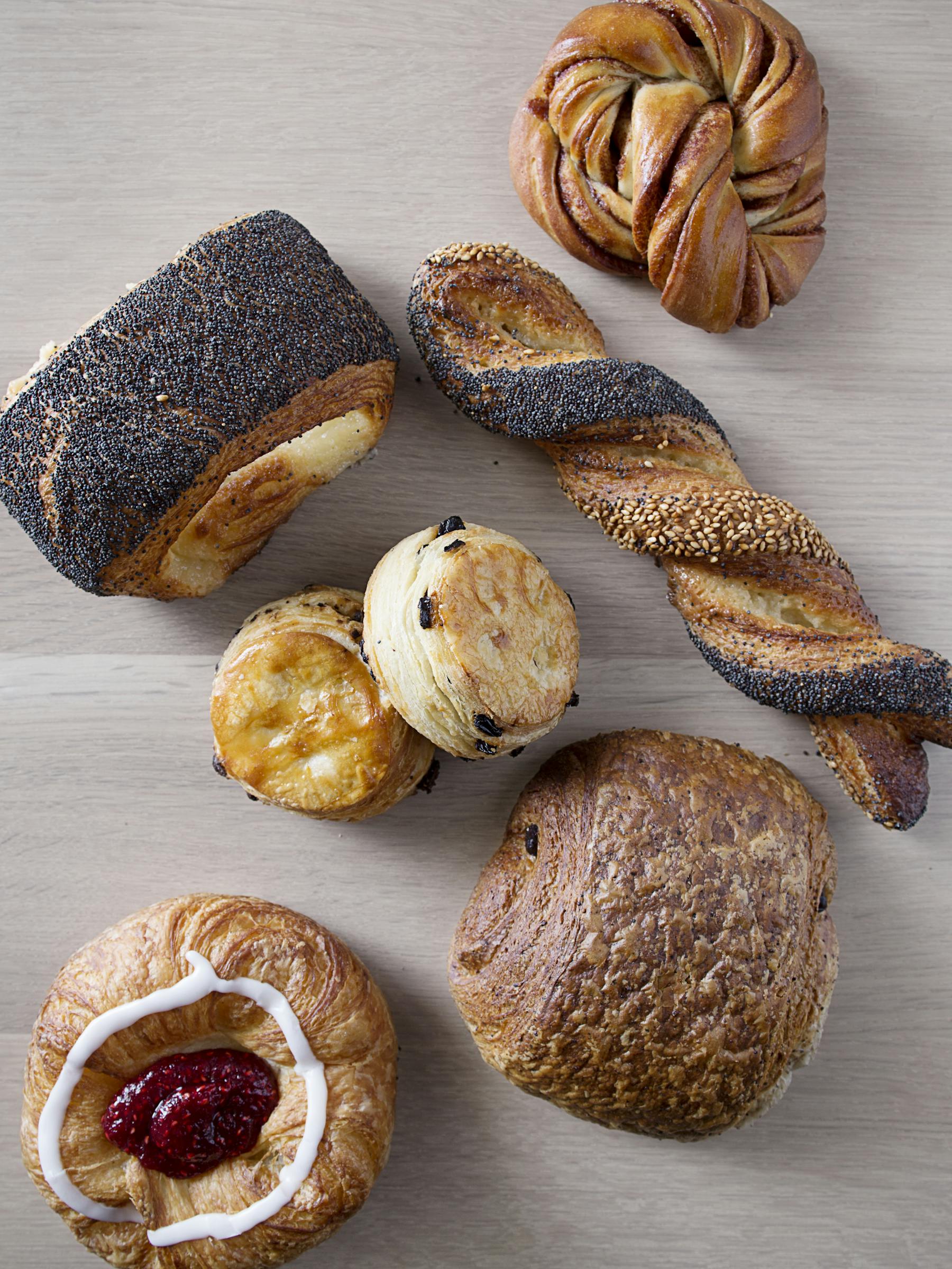 several pieces of bread