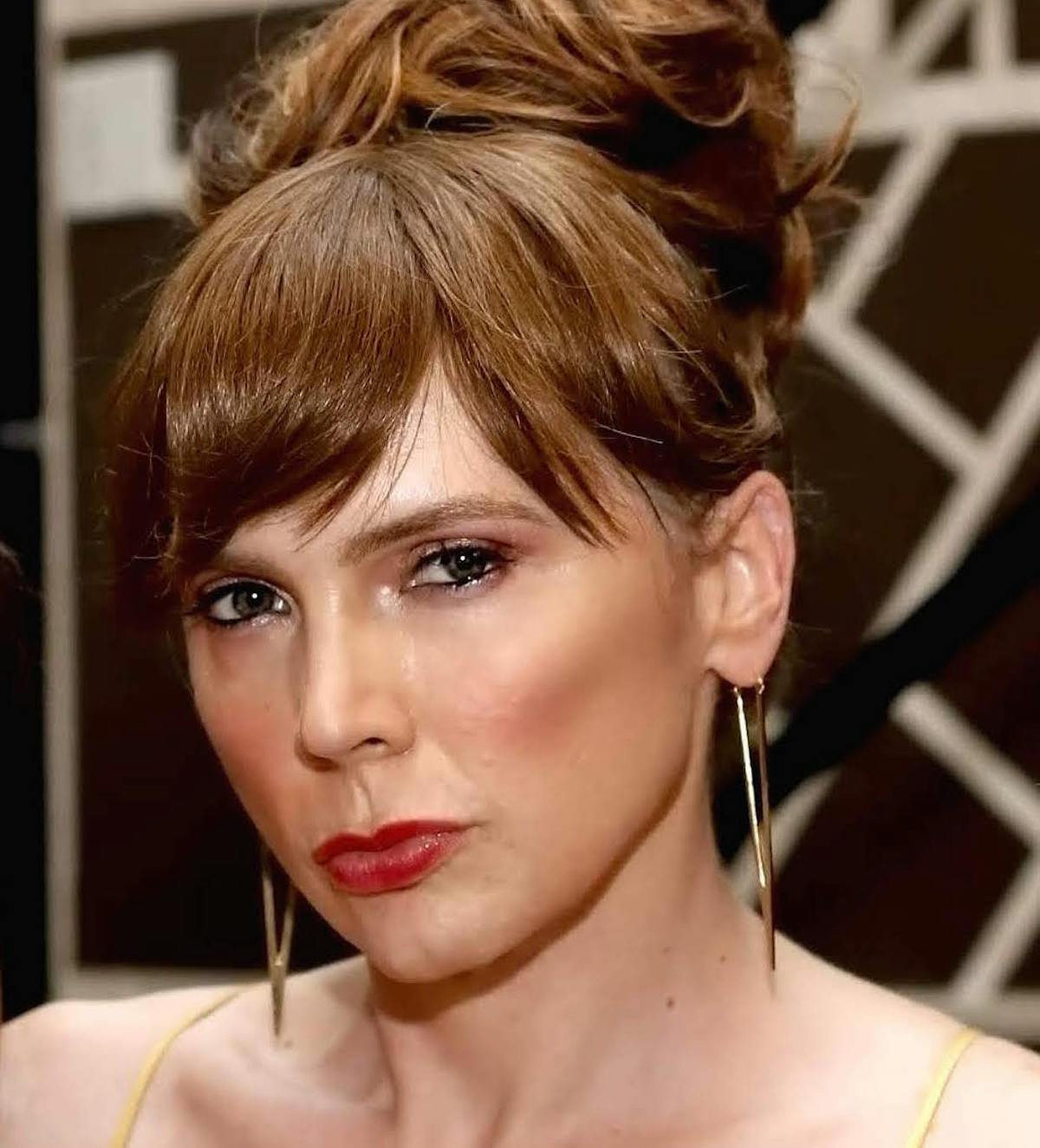 a close up of a woman