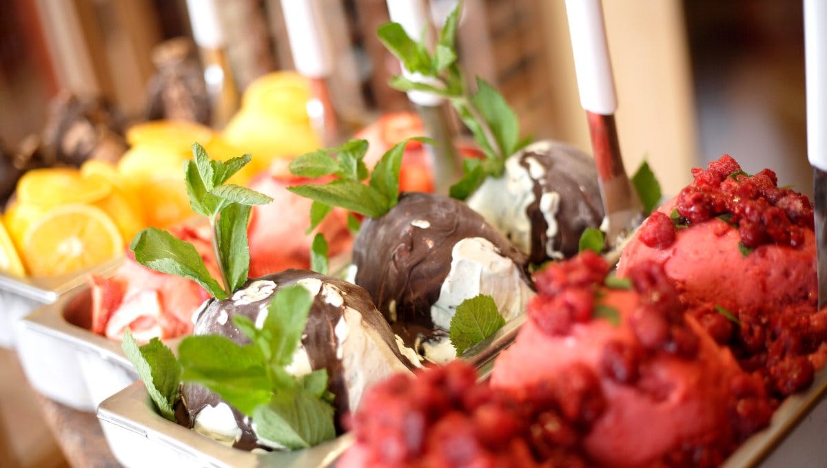 ice cream berry and chocolate flavors.
